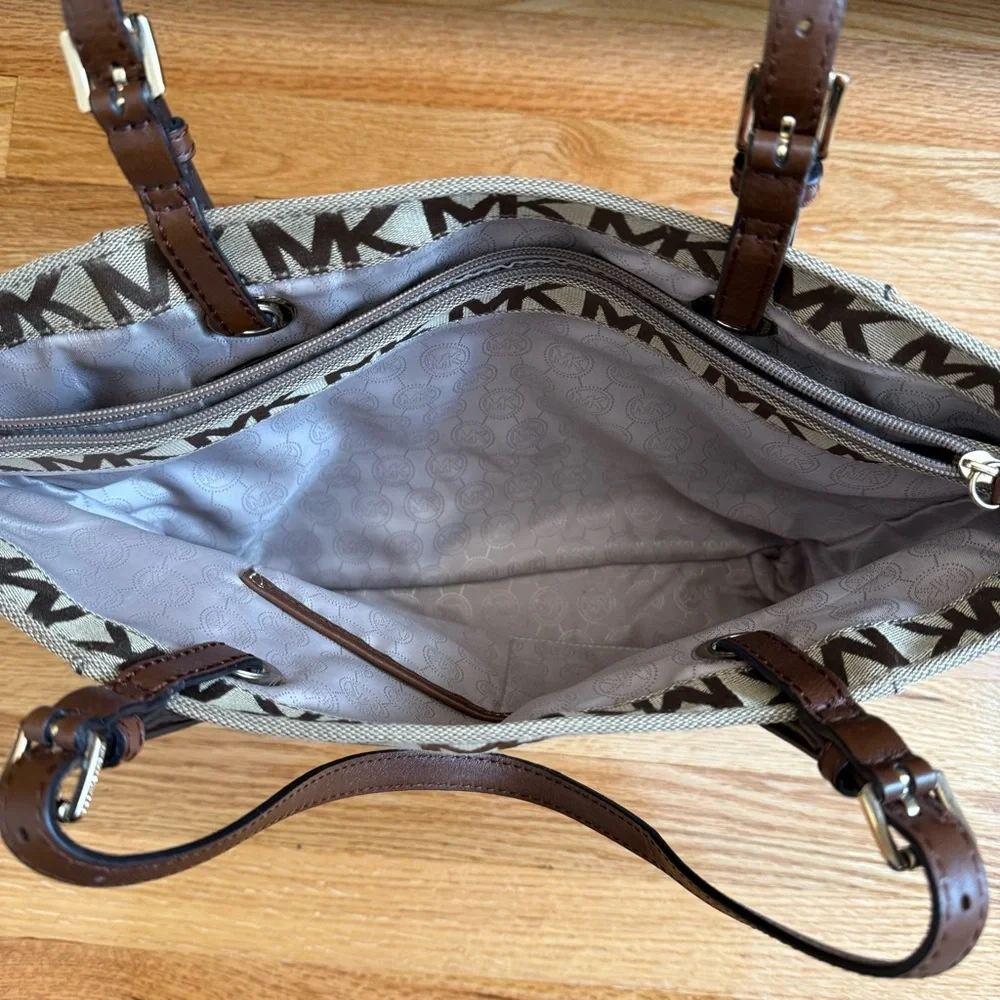 Michael Kors Tote Bag Great Condition - Picture 10 of 13